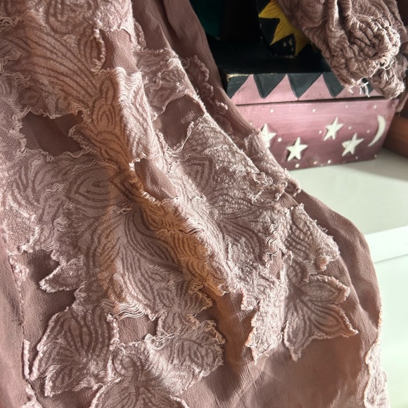 Wilfred Aritzia Womens Textured Floral Overlay Long Sleeve Dress Size Large Pink - Picture 3 of 16